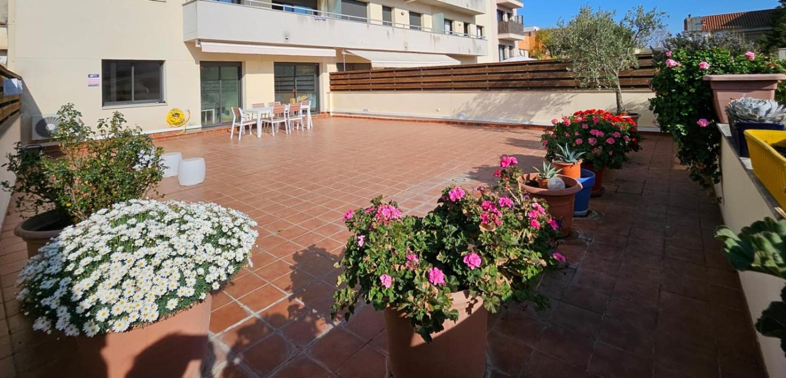 Apartamento Vilallonga ฟิกวยเรส ภายนอก รูปภาพ